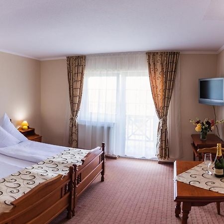 Hotel Europa Kokeltal Albesti  Екстер'єр фото