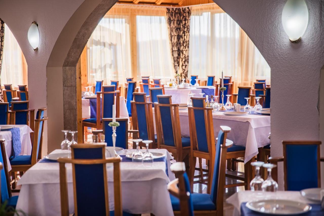 Hotel Europa Kokeltal Albesti  Екстер'єр фото